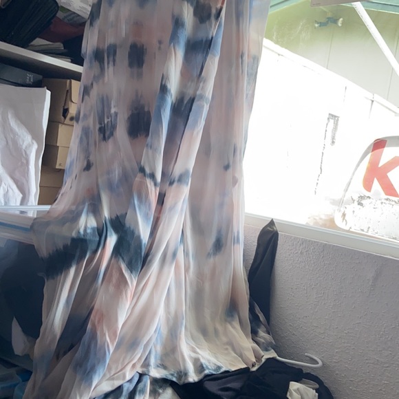 Young, fabulous and broke - Picture 2 of 12